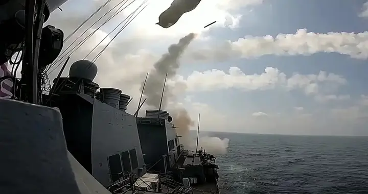 美军深夜空袭伊朗导弹基地，特朗普施压，伊朗绝不低头，中方促和
