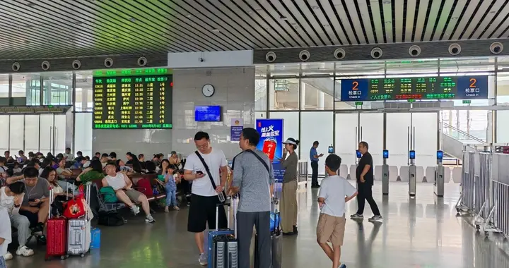 洛阳服务区全国顶尖，龙门高铁站却狭小破旧，建议早日扩建升级