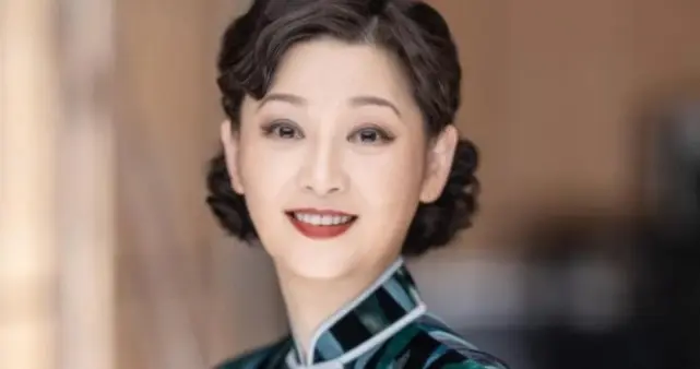 58岁徐帆近照认不出！脸垮没精神，靠“忍”撑模范婚姻？