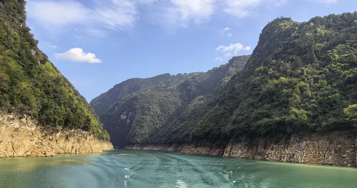 看完江西“棍棒管教”事件，多少家长情绪崩溃了，管或不管，都难