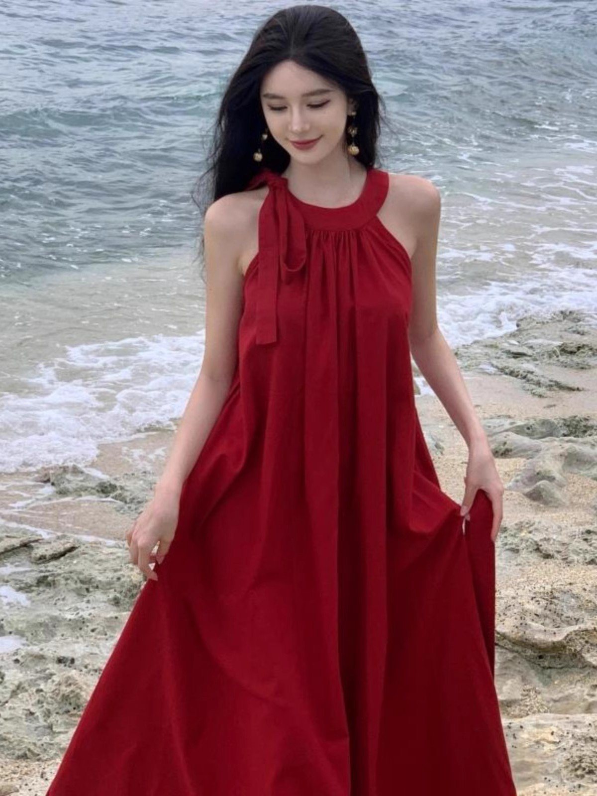 法式红色无袖挂脖连衣裙女高级感三亚拍照