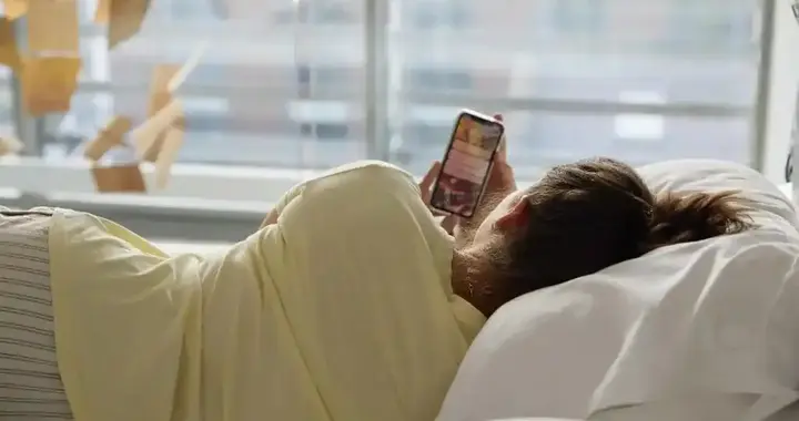 天气渐冷，糖尿病人注意：早上宁可躺着玩手机，也别经常干这5事