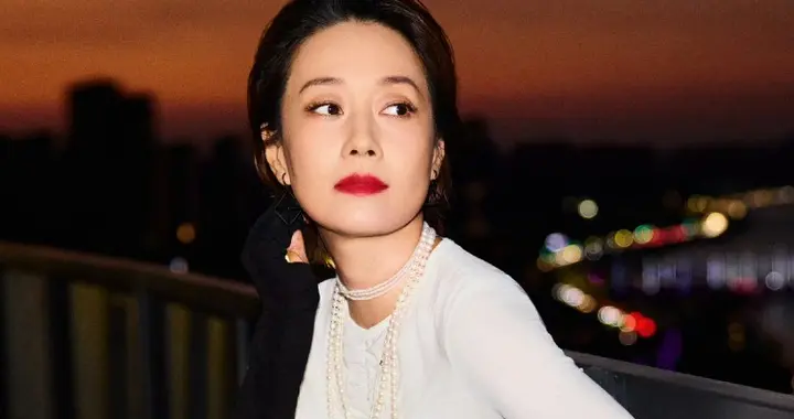马伊琍好身材藏不住！白裙勾勒曲线，性感又落落大方！