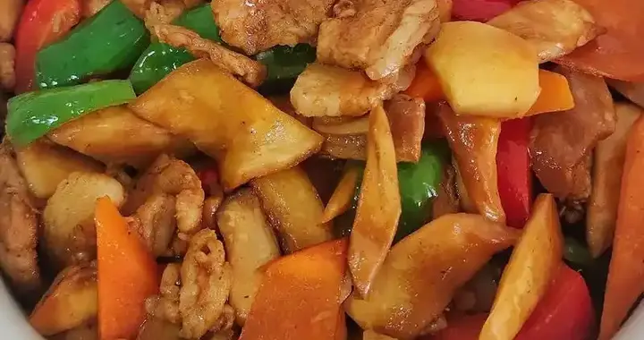 《孜然飘香，羊肉与杏鲍菇的狂野二重奏》