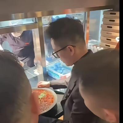 金闪闪的小百香果：汪小菲张兰能火不是商业