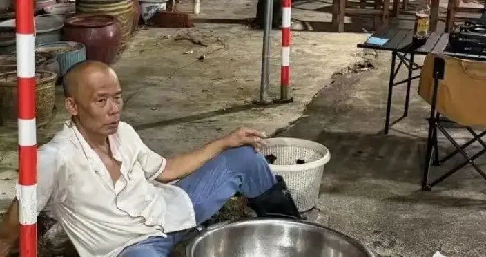 太离谱！老板哭着喊“别来了”，结果队伍排到广西？