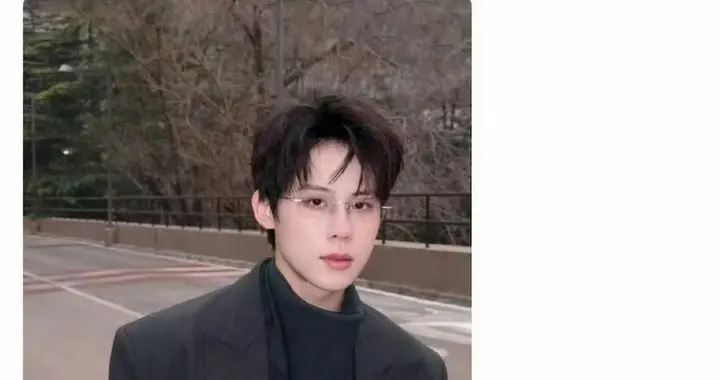 司晓迪“睡遍顶流”？鹿晗周奇接连塌房，汪峰定律再次应验