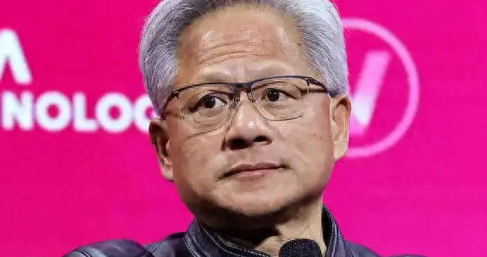 黄仁勋他急了：芯片又不是浓缩铀，卖给中国怎么了？