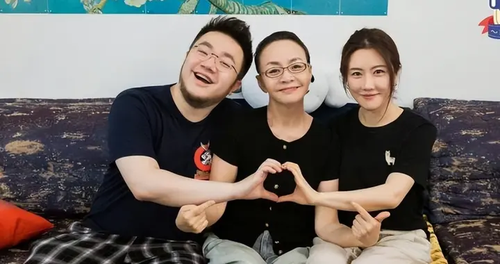当初被英达抛弃的巴图，如今七夕高调发文晒幸福，宋丹丹熬出头了
