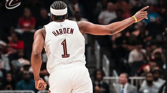 控球小前锋：三节落后了老鹰31分，骑士打