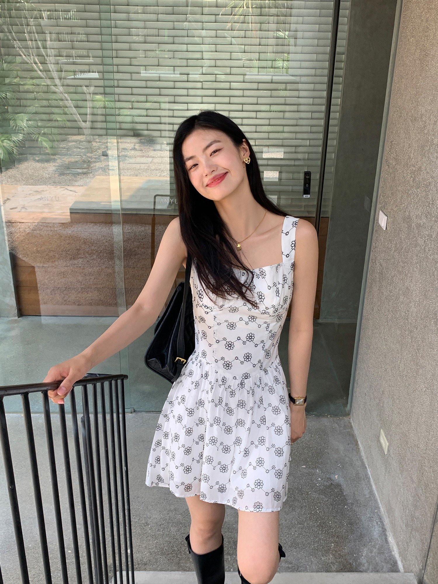 设计感绣花小众连衣裙
