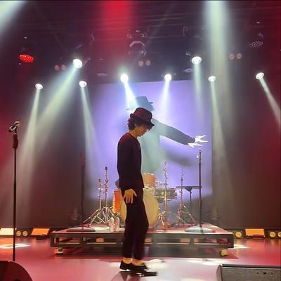 丙方立场：庞麦郎老师虽然唱歌跑调被全网调