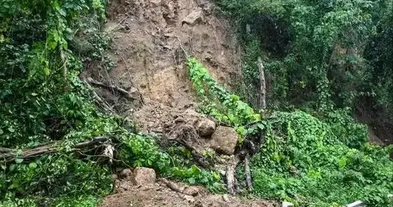 8死7伤1失联，菲律宾多城被暴雨吞噬，房屋掩埋城乡泡水满目疮痍