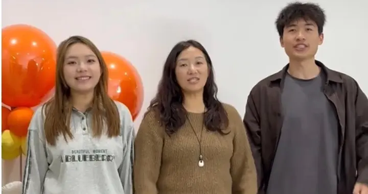 许健华公司开工发红包 谢小妹行为太搞笑 公司成员客服和摄影师露面