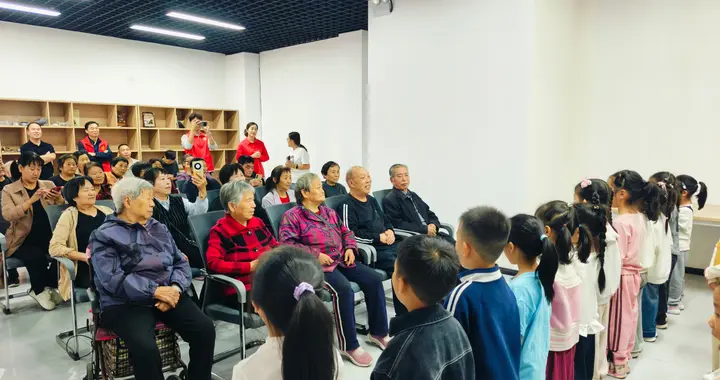 情暖重阳 童心敬老——荥阳市第一幼儿园社会实践活动
