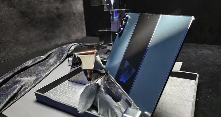 昨夜今晨：摩尔线程将公布新一代GPU架构 三星首款三折叠手机国内上市