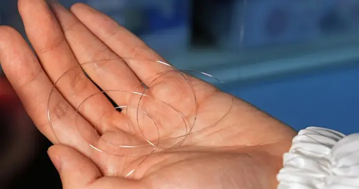 中国造纤维芯片！揉拧碾压都不坏，藏着硬科技底气