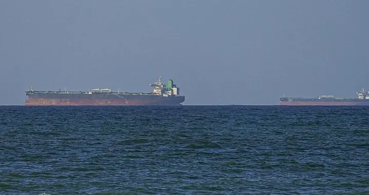 打破禁令，首艘中资油船出港，伊军100万人到位，特朗普踩急刹车