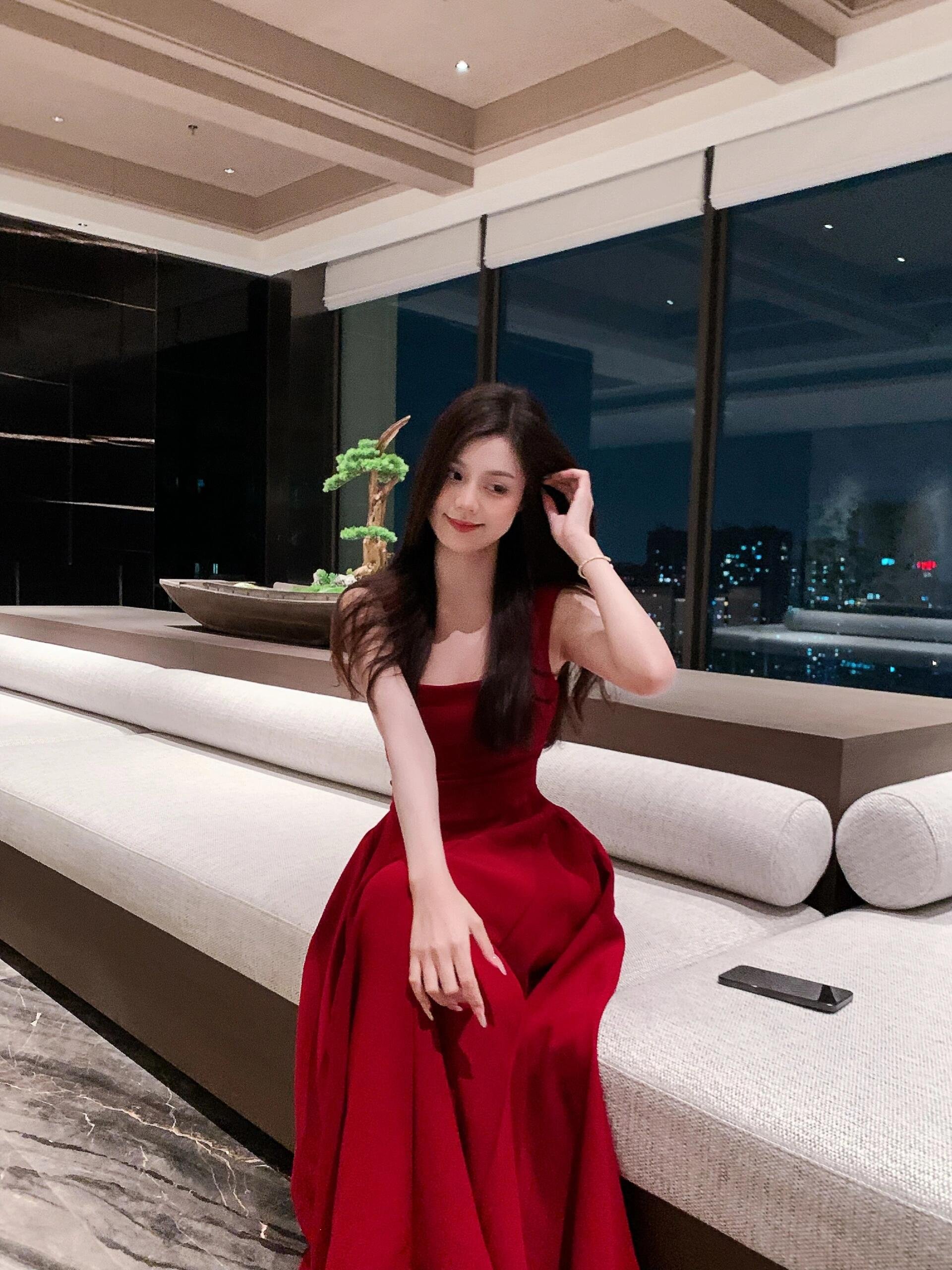 过年新年战袍长裙红色吊带挂脖连衣裙