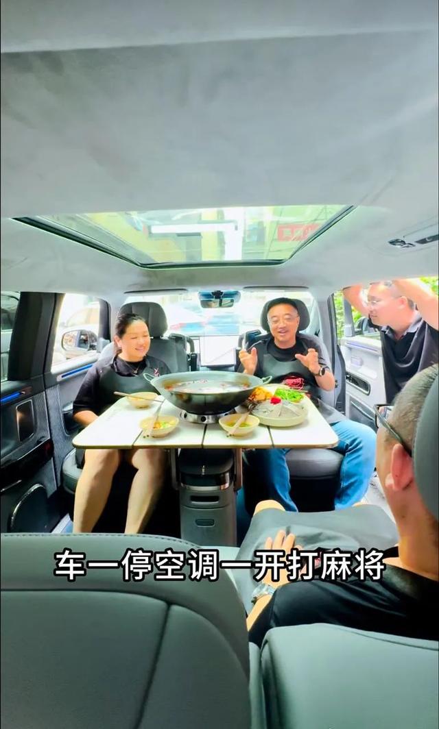 我是藤原拓海，我也不敢边开车，边让别人吃火锅。