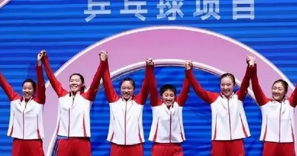 惊动央媒了！黄子韬承包陈梦队卫生巾不到一天，恶心的一幕出现了