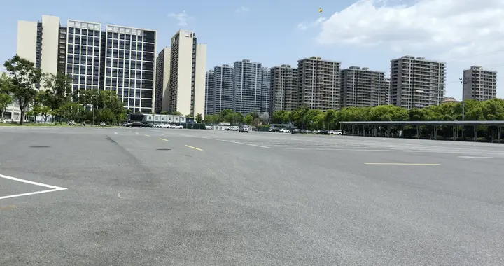 义乌市的城市副中心是佛堂镇，东阳市的城市副中心是横店镇