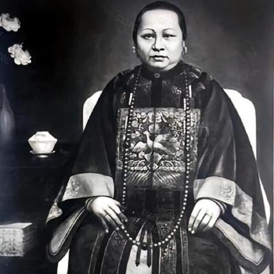 西西嘚吧嘚：原来何超蕸的长相与气质最像的