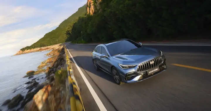 车长超4米8，插混、顶配不到10万，吉利银河星耀6家用如何？