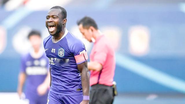 球迷中国：阿奇姆彭又进球了！这一次，这位