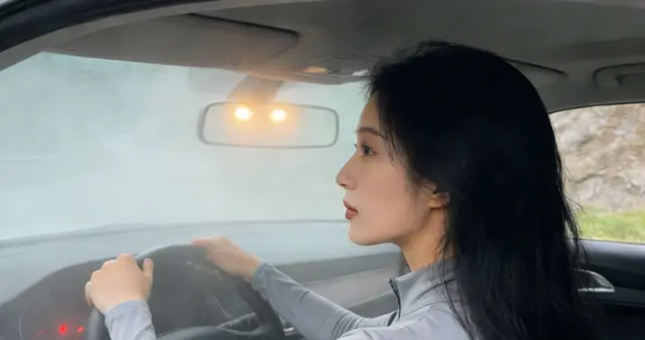 踩坑了！雨天山路过弯只减速？配置+技巧才保命