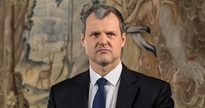 比日本还嚣张！为支持台湾与中国断交后，又要求中国主动低头求和