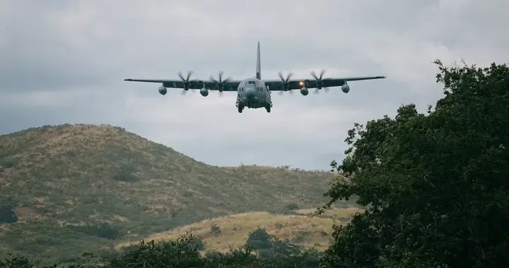 第22海军远征军（特种作战指挥）空中投送地面加油演习（组图）