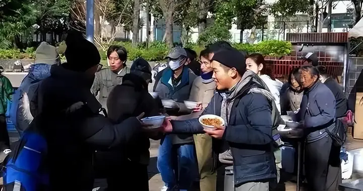 货币锚点切换：先修负债，再用哑铃节奏换仓