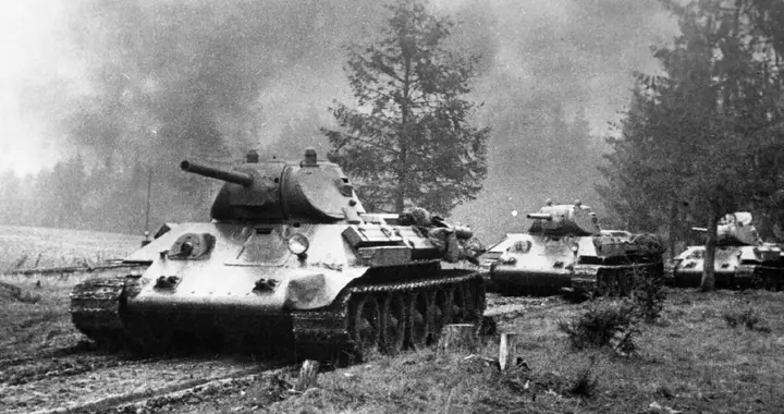 1941年首战封神，T-34单车打爆9辆坦克，德军承认无法对抗