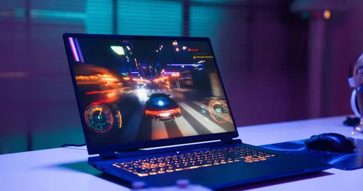 机械革命18英寸游戏本：将大屏拉回主流