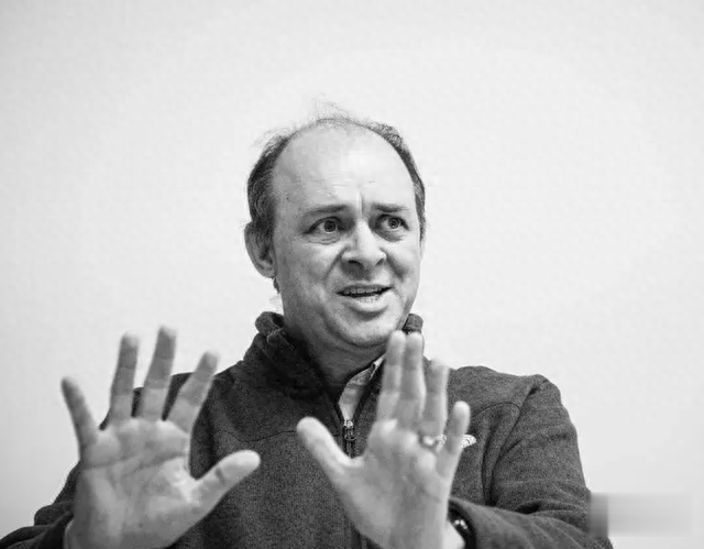 《新万物理论: 物导向本体论》：物多于其组成部分，且少于其效果