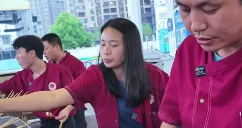 硬核出圈！岳阳烧烤学院首批学员结业，持证上岗解锁烧烤正规职业