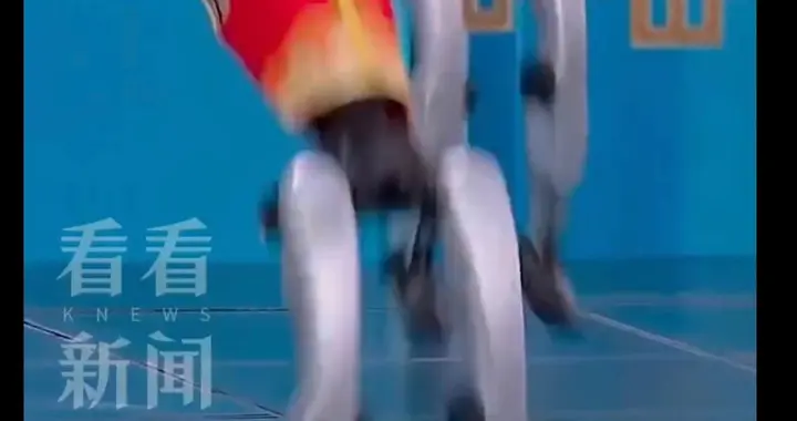 估值超特斯拉？中国机器人一段春晚视频流出，美国网友心态崩了