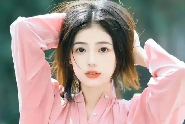 你早晚会明白，“爱你入骨”的女人，才会给你这五个信号！