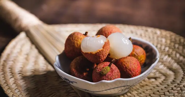 荔枝大量上市，医生研现：常吃蒸荔枝的人，或会收获3大好处