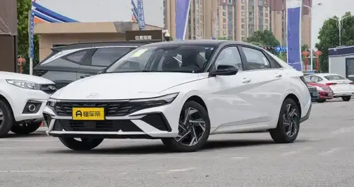 12万级家轿怎么选？伊兰特对比日产轩逸，谁更适合现在入手