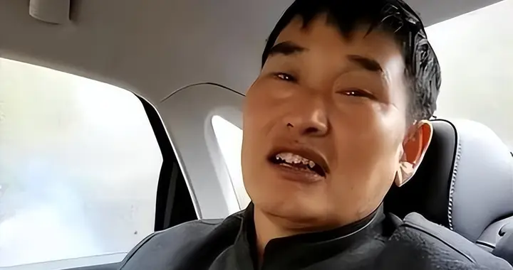 大衣哥朱之文被人举报，十几场演出全取消，网友怀疑是本村人所为