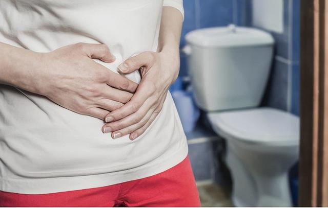 直肠癌看大便就知？提醒：上厕所时发现6个怪象，尽早做下肠镜