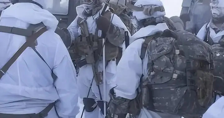 离谱！美国伸手格陵兰遭打脸，欧洲联合派军表态，这场博弈不简单