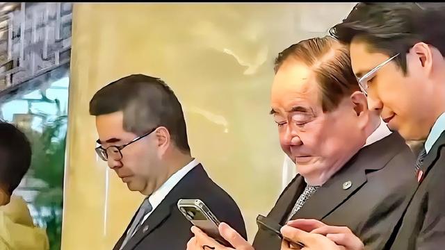 观时闲评：看到跟随中国国民党主席郑丽文访