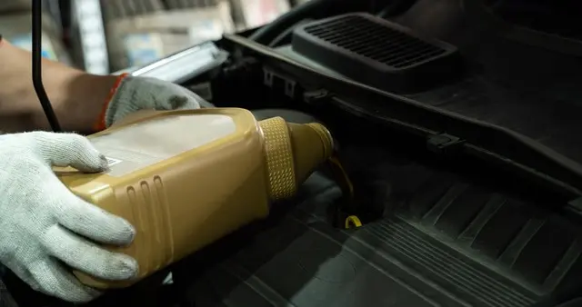 1年开2000公里，机油能2年一换？修理工的实话帮我省了万元维修费