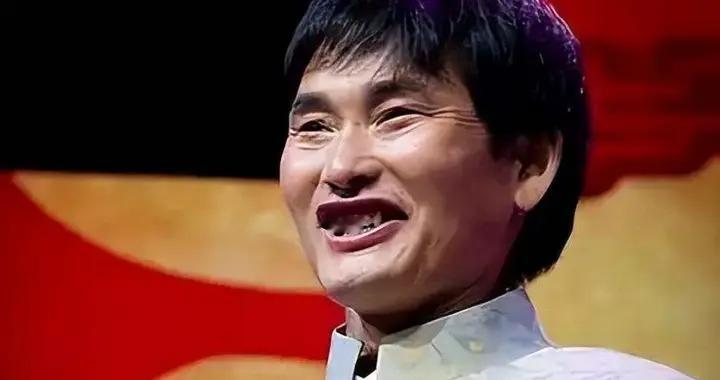 离谱！他唱红全国，却被AI“杀死”！大衣哥的遭遇，太让人心寒！