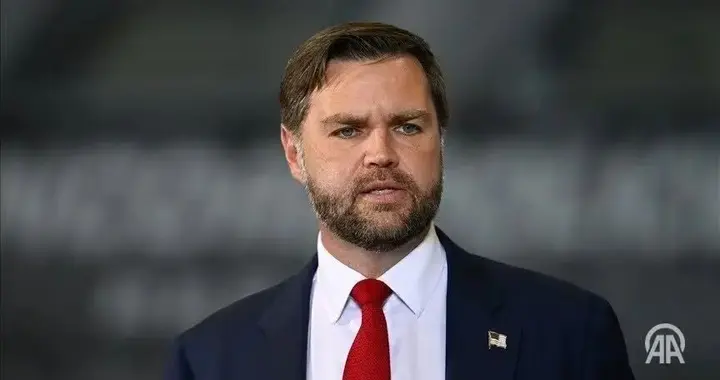 美国副总统，两个不寻常的动向