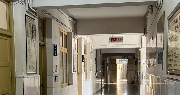 铁饭碗碎一地！县医院月薪三千医生，竟比公务员教师先失业？