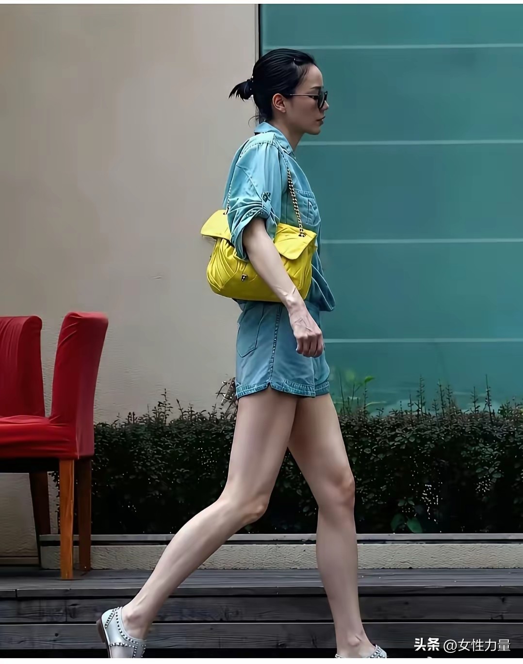 王菲这腿，一看就经常锻炼。